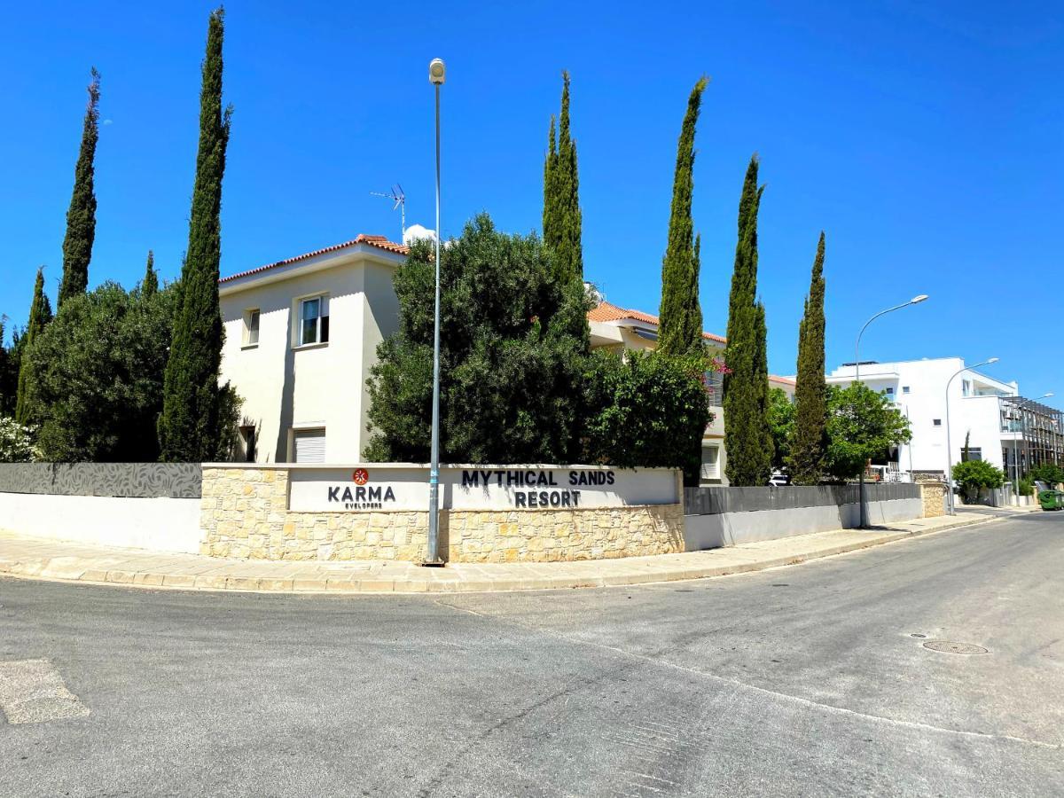 Domino Blue Apartment Paralimni Exterior photo