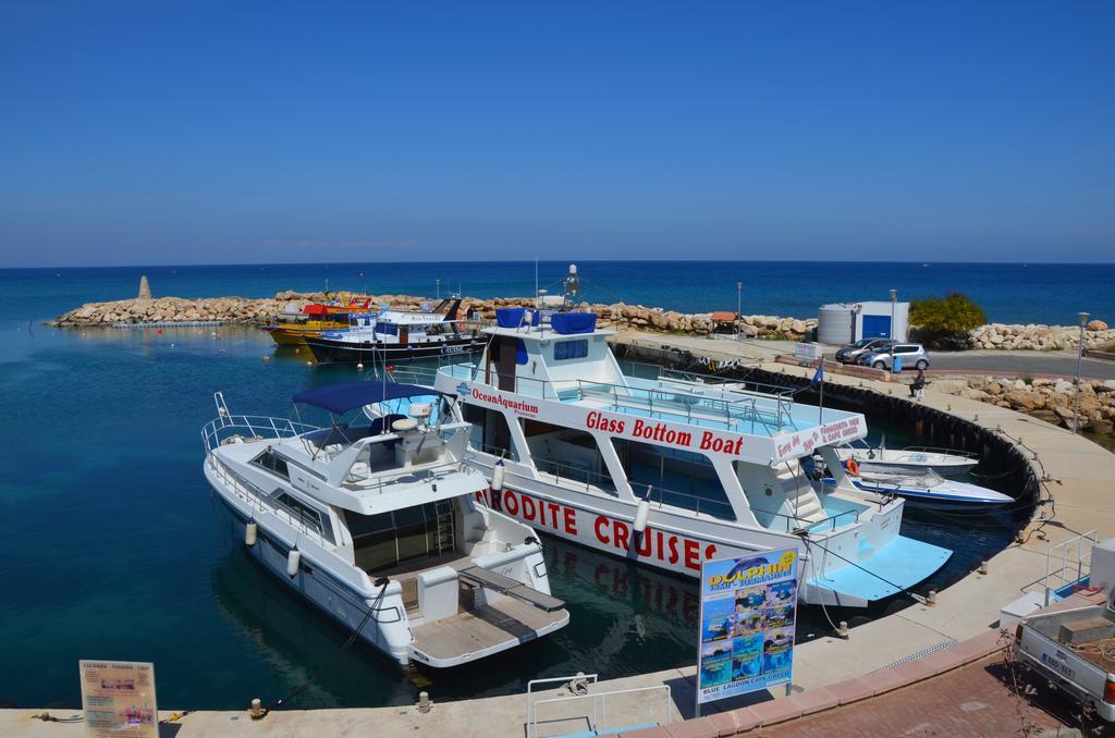 Domino Blue Apartment Paralimni Exterior photo